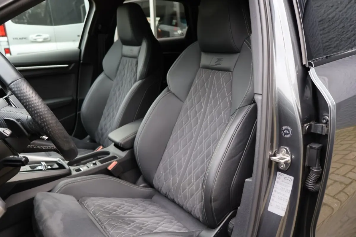 45 TFSIe (245pk) 3X S-line S3 Look B&O/LED/Alcantara/19 inch/Keyless/Sfeer