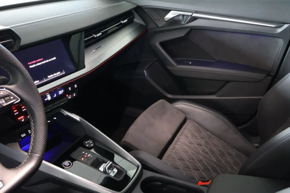 45 TFSIe (245pk) 3X S-line S3 Look B&O/LED/Alcantara/19 inch/Keyless/Sfeer