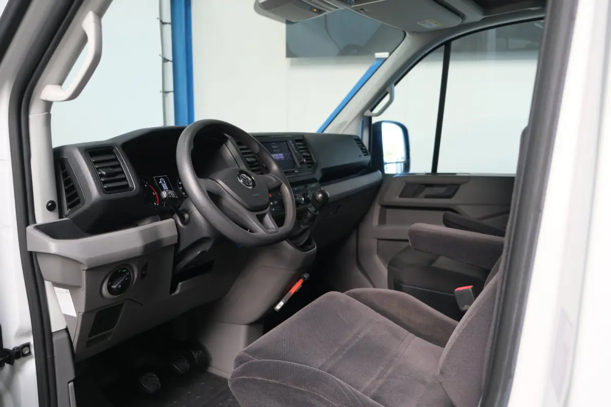 35 2.0 TDI 140pk L3H1 Highline - N.A.P. Airco, Cruise, Navi, PDC, Standkachel, Carplay, Camera, Trekhaak.