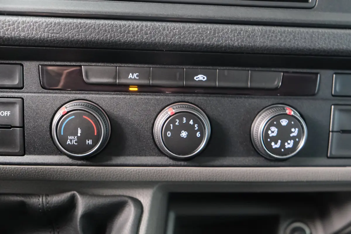 35 2.0 TDI 140pk L3H1 Highline - N.A.P. Airco, Cruise, Navi, PDC, Standkachel, Carplay, Camera, Trekhaak.