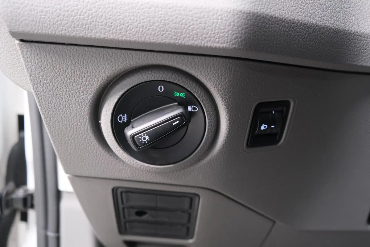 35 2.0 TDI 140pk L3H1 Highline - N.A.P. Airco, Cruise, Navi, PDC, Standkachel, Carplay, Camera, Trekhaak.