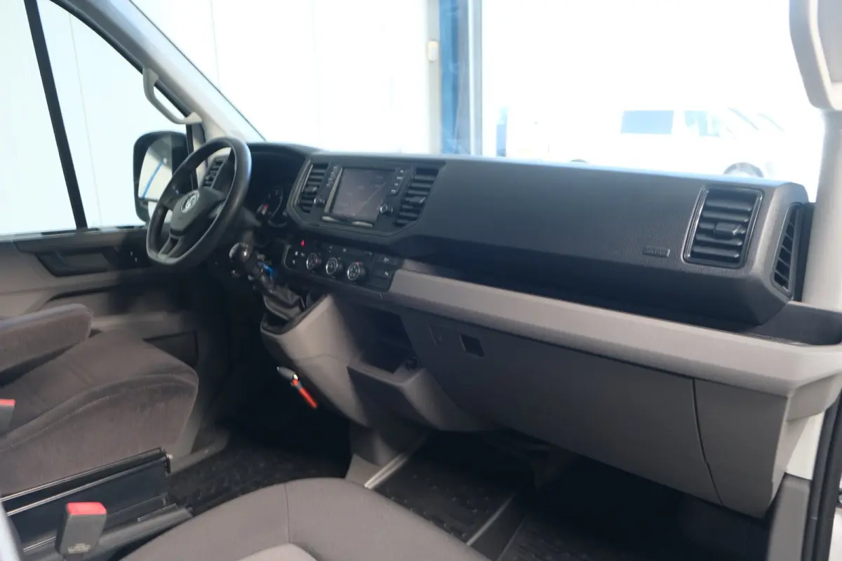 35 2.0 TDI 140pk L3H1 Highline - N.A.P. Airco, Cruise, Navi, PDC, Standkachel, Carplay, Camera, Trekhaak.