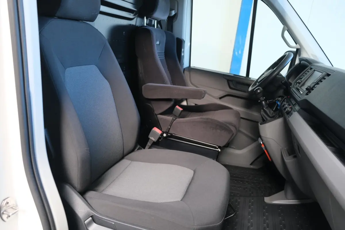 35 2.0 TDI 140pk L3H1 Highline - N.A.P. Airco, Cruise, Navi, PDC, Standkachel, Carplay, Camera, Trekhaak.