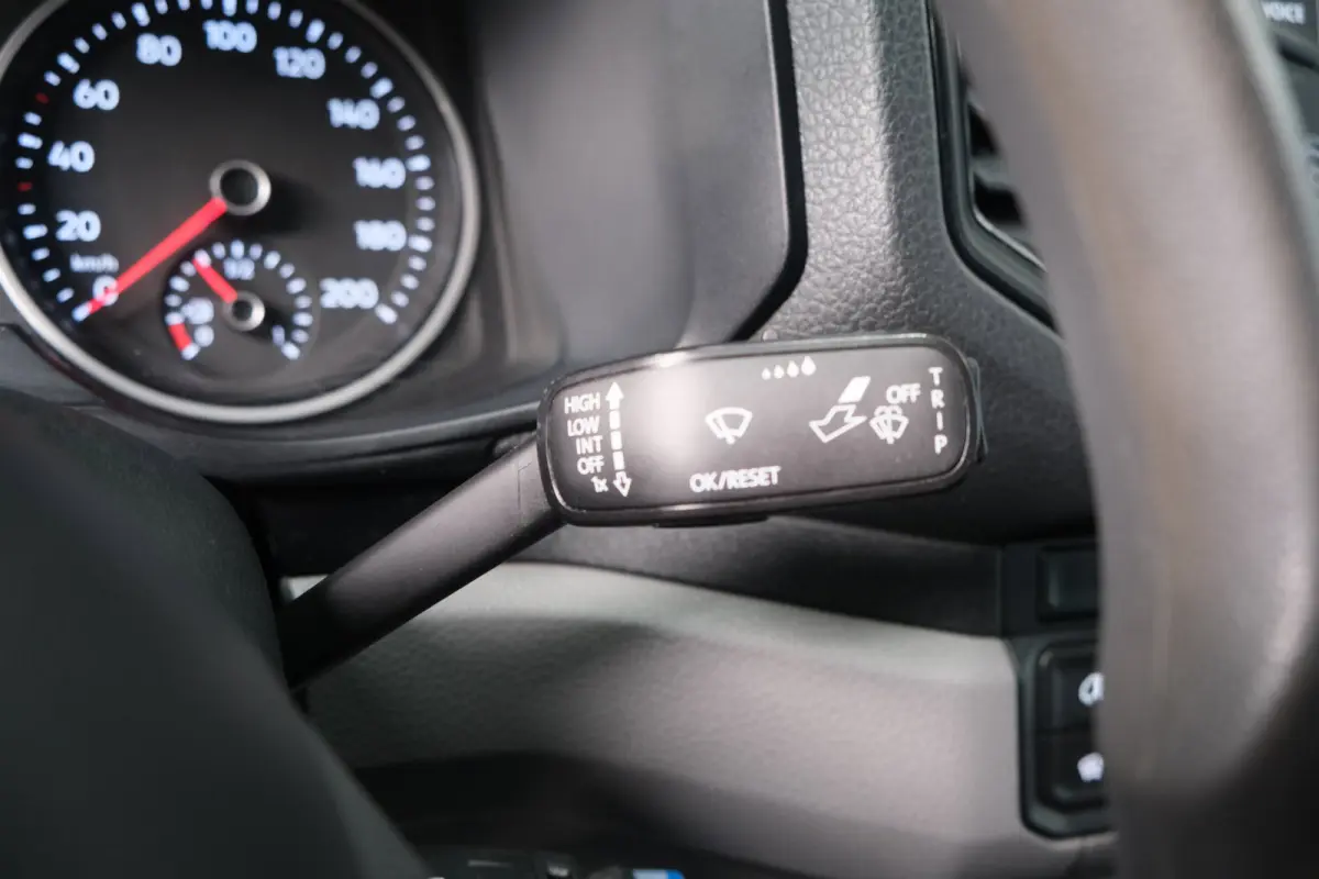 35 2.0 TDI 140pk L3H1 Highline - N.A.P. Airco, Cruise, Navi, PDC, Standkachel, Carplay, Camera, Trekhaak.