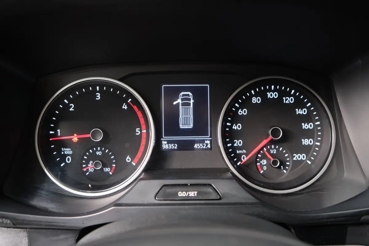 35 2.0 TDI 140pk L3H1 Highline - N.A.P. Airco, Cruise, Navi, PDC, Standkachel, Carplay, Camera, Trekhaak.