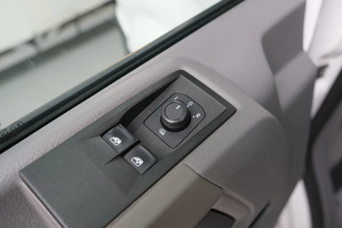 35 2.0 TDI 140pk L3H1 Highline - N.A.P. Airco, Cruise, Navi, PDC, Standkachel, Carplay, Camera, Trekhaak.