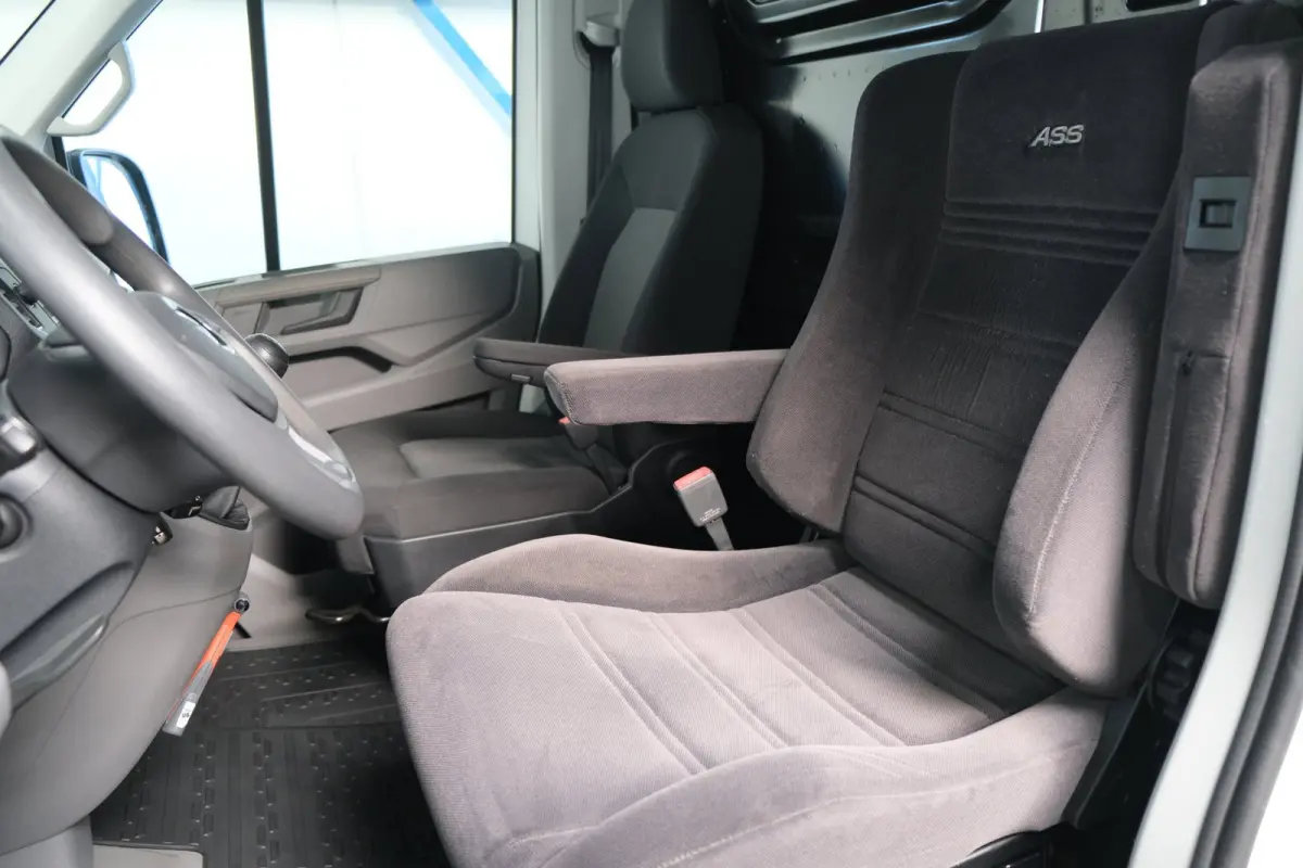 35 2.0 TDI 140pk L3H1 Highline - N.A.P. Airco, Cruise, Navi, PDC, Standkachel, Carplay, Camera, Trekhaak.