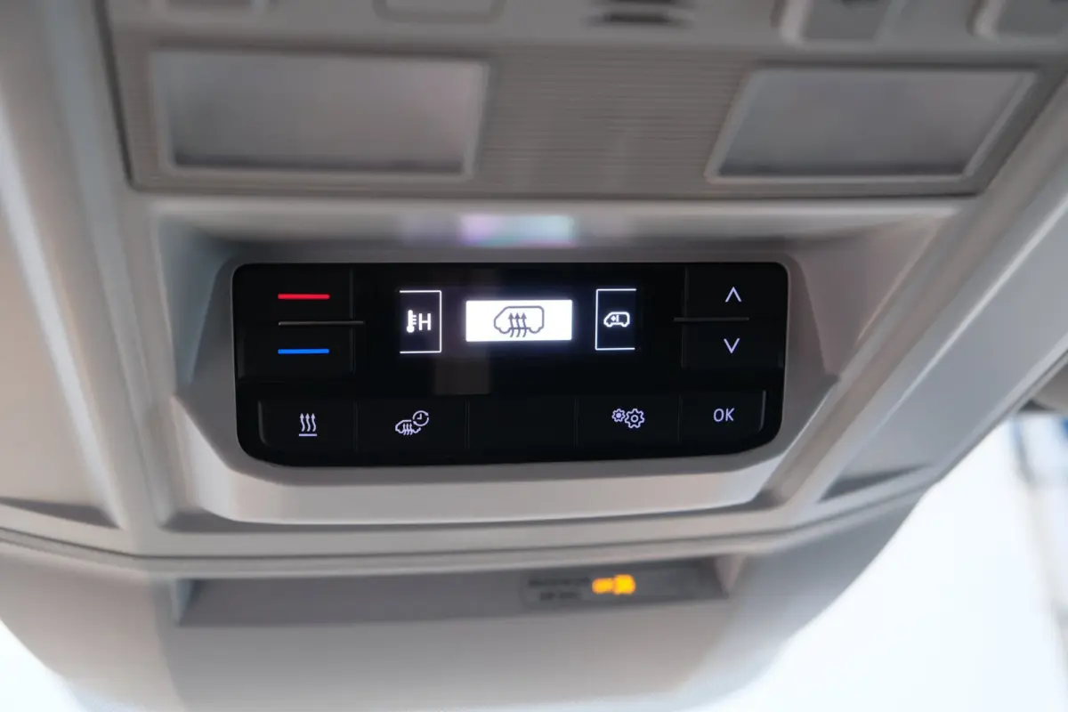 35 2.0 TDI 140pk L3H1 Highline - N.A.P. Airco, Cruise, Navi, PDC, Standkachel, Carplay, Camera, Trekhaak.