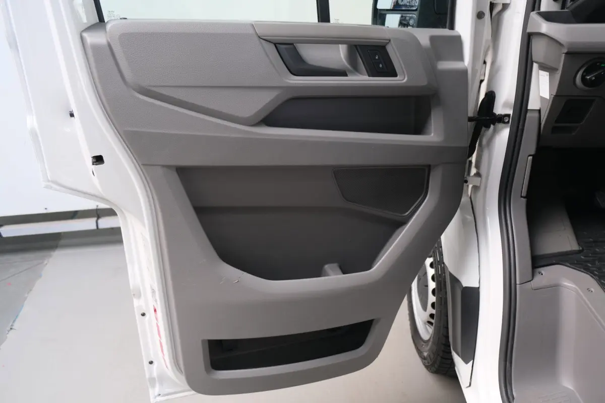 35 2.0 TDI 140pk L3H1 Highline - N.A.P. Airco, Cruise, Navi, PDC, Standkachel, Carplay, Camera, Trekhaak.