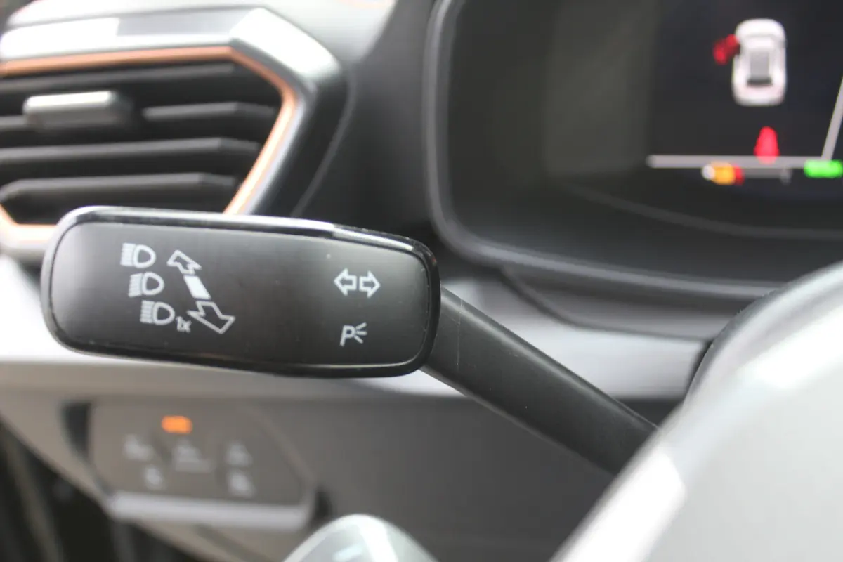 1.4 TSI e-Hybrid Essential Cruise control adaptief l stuur verwarmd l Voorstoelen verwarmd l Apple Carplay/Android Auto