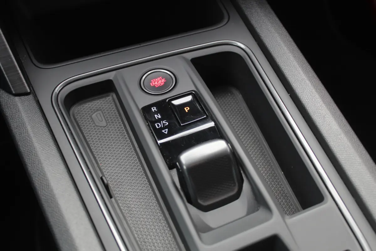 1.4 TSI e-Hybrid Essential Cruise control adaptief l stuur verwarmd l Voorstoelen verwarmd l Apple Carplay/Android Auto