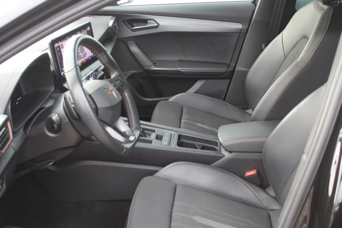 1.4 TSI e-Hybrid Essential Cruise control adaptief l stuur verwarmd l Voorstoelen verwarmd l Apple Carplay/Android Auto