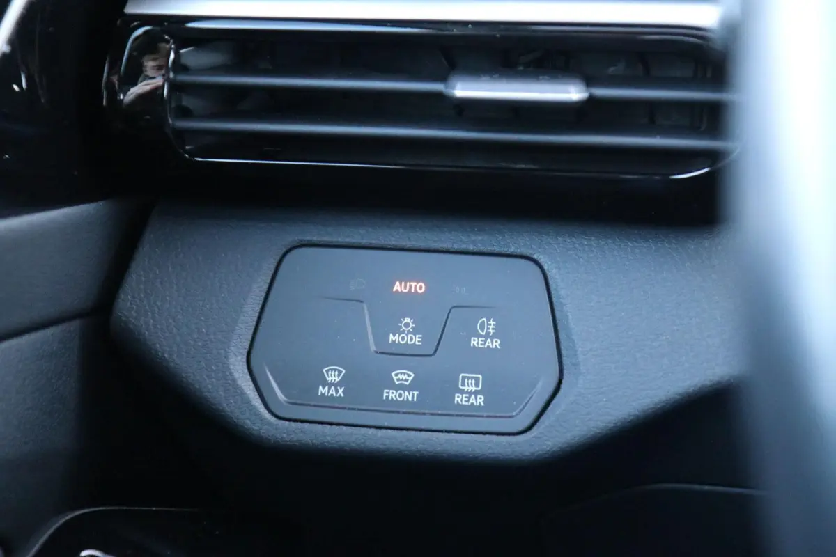 204pk Life 77 kWh | SoH 93% | Navigatie | App Connect | Stoelverwarming