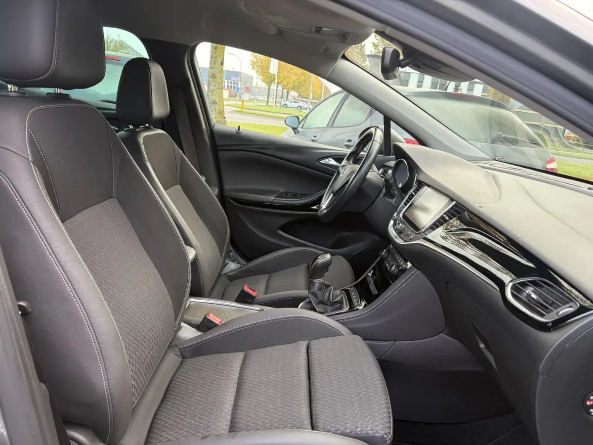 1.4 Innovation ✓2e Eigenaar✓Carplay✓Keyless✓Camera✓Halfleder✓Navi✓Clima✓Cruise✓150pk✓Pdc V+A✓Rijstrooksensor✓6 Bak✓Dodehoeksensor✓17''Lm velgen✓Recent Beurt geh
