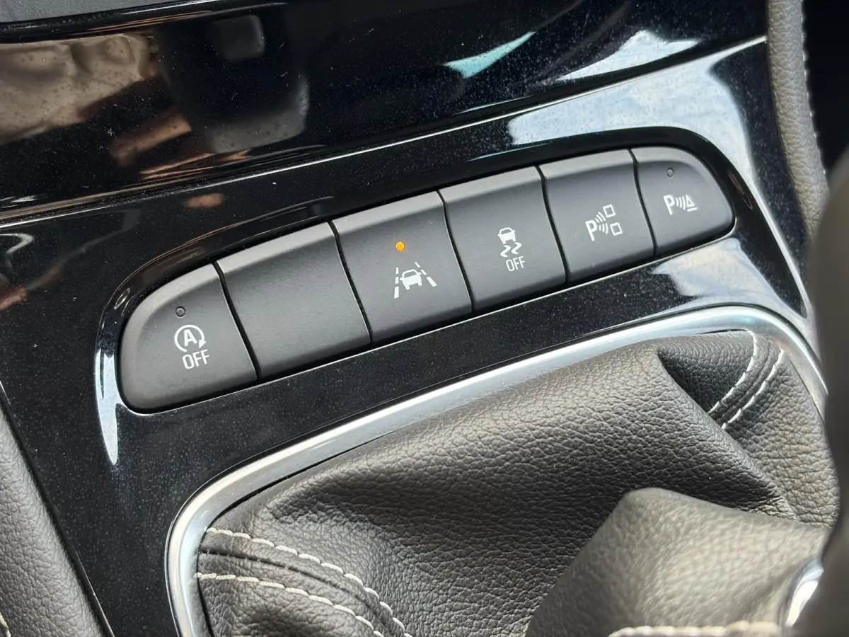 1.4 Innovation ✓2e Eigenaar✓Carplay✓Keyless✓Camera✓Halfleder✓Navi✓Clima✓Cruise✓150pk✓Pdc V+A✓Rijstrooksensor✓6 Bak✓Dodehoeksensor✓17''Lm velgen✓Recent Beurt geh