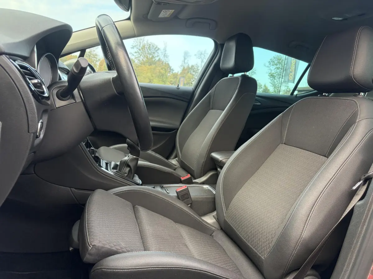 1.4 Innovation ✓2e Eigenaar✓Carplay✓Keyless✓Camera✓Halfleder✓Navi✓Clima✓Cruise✓150pk✓Pdc V+A✓Rijstrooksensor✓6 Bak✓Dodehoeksensor✓17''Lm velgen✓Recent Beurt geh