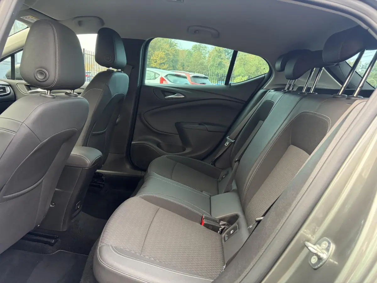 1.4 Innovation ✓2e Eigenaar✓Carplay✓Keyless✓Camera✓Halfleder✓Navi✓Clima✓Cruise✓150pk✓Pdc V+A✓Rijstrooksensor✓6 Bak✓Dodehoeksensor✓17''Lm velgen✓Recent Beurt geh