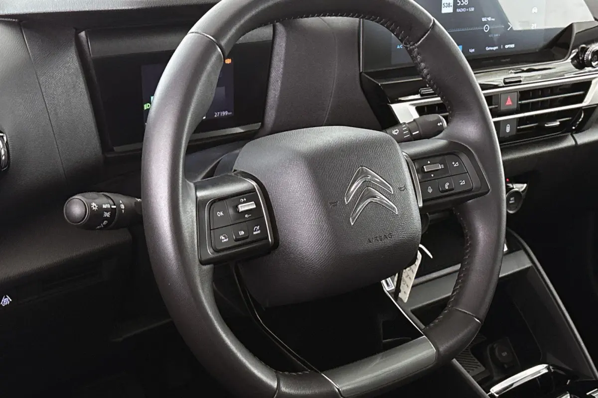 You 50 kWh SOH 100% Camera Apple CarPlay 18"