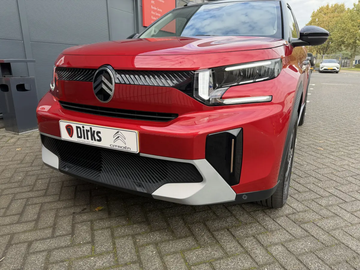 145pk Hybrid Max (Camera - Parkeersensoren V+A - LED - Navigatie - Automatische Airco - Dodehoek detectie - Apple Carplay)