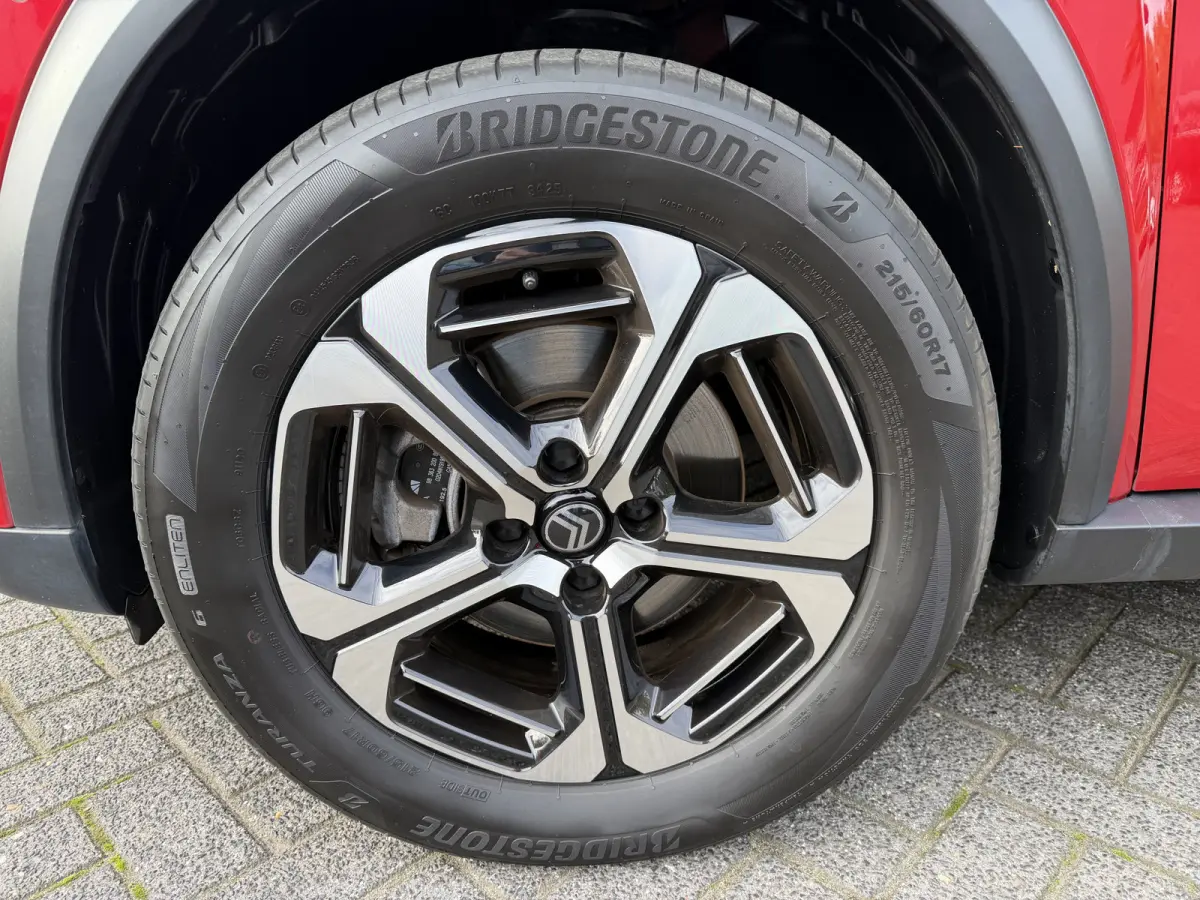 145pk Hybrid Max (Camera - Parkeersensoren V+A - LED - Navigatie - Automatische Airco - Dodehoek detectie - Apple Carplay)