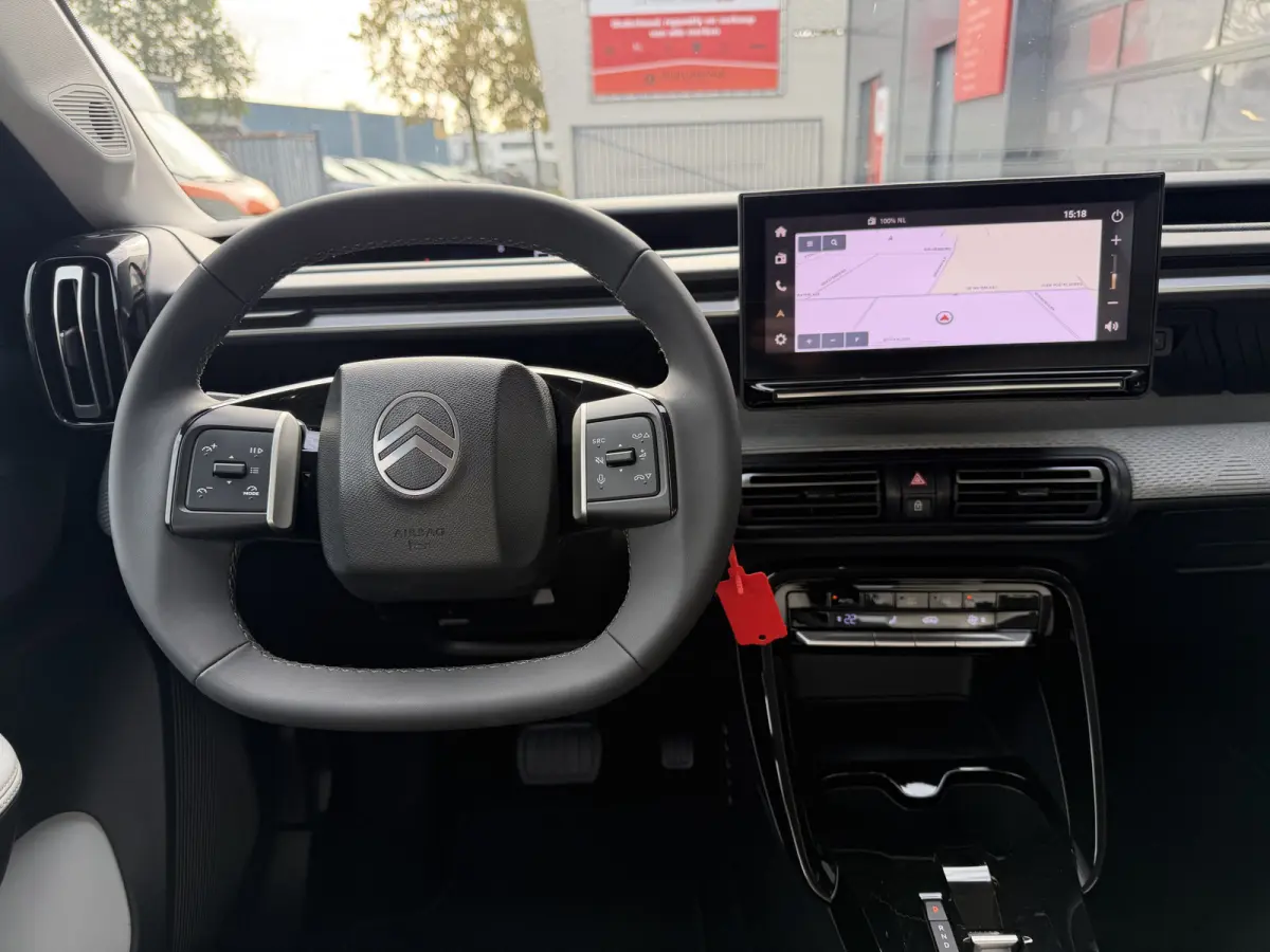 145pk Hybrid Max (Camera - Parkeersensoren V+A - LED - Navigatie - Automatische Airco - Dodehoek detectie - Apple Carplay)