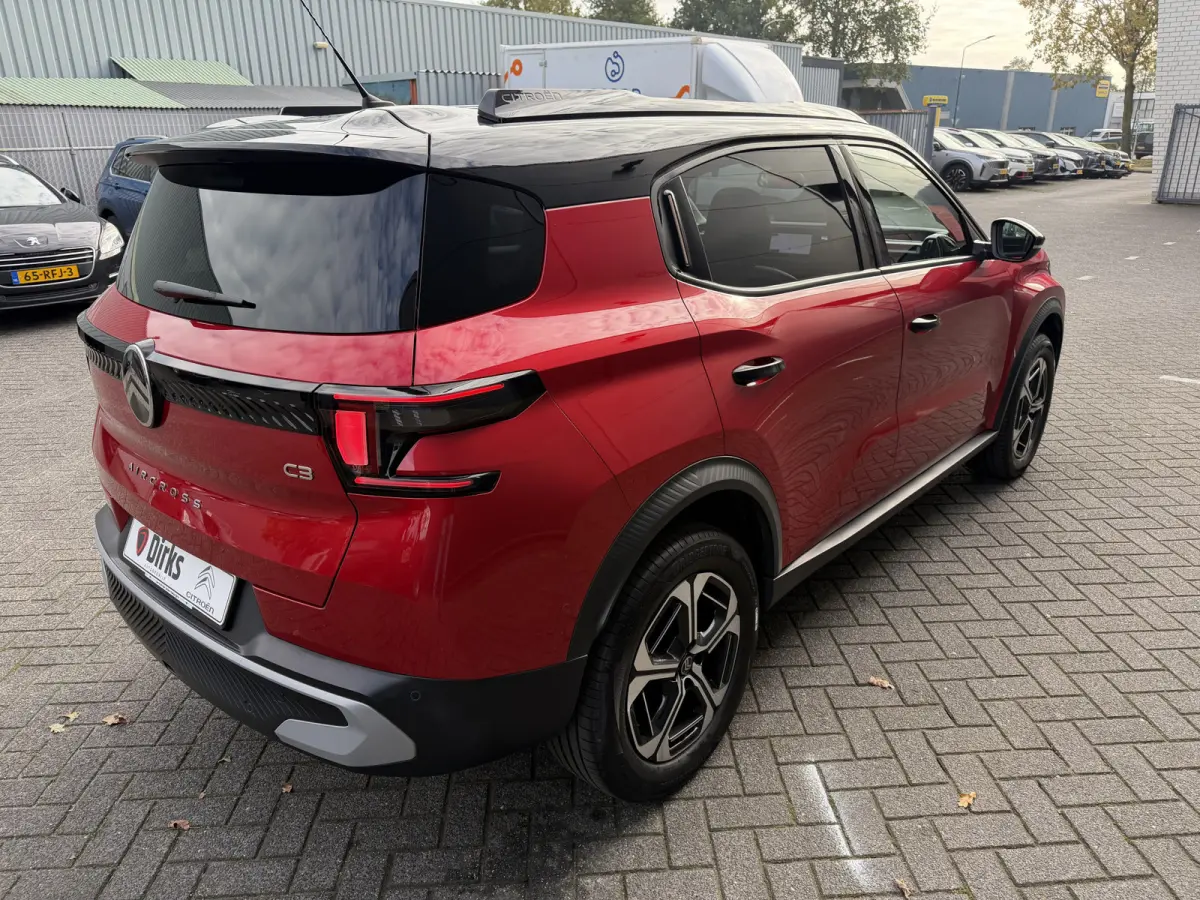 145pk Hybrid Max (Camera - Parkeersensoren V+A - LED - Navigatie - Automatische Airco - Dodehoek detectie - Apple Carplay)
