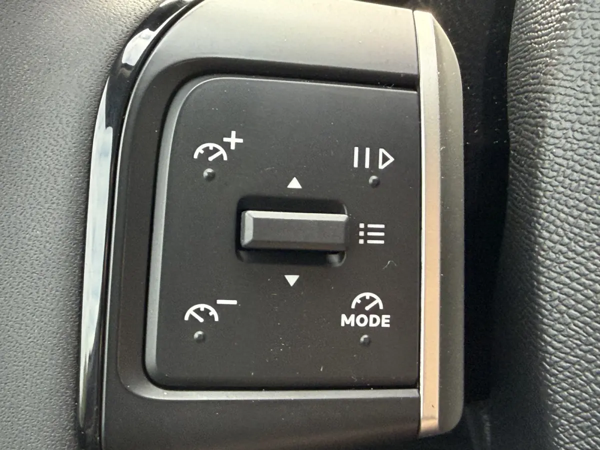 145pk Hybrid Max (Camera - Parkeersensoren V+A - LED - Navigatie - Automatische Airco - Dodehoek detectie - Apple Carplay)