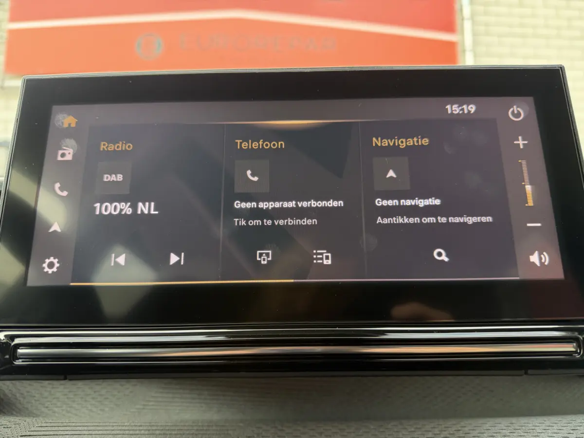 145pk Hybrid Max (Camera - Parkeersensoren V+A - LED - Navigatie - Automatische Airco - Dodehoek detectie - Apple Carplay)