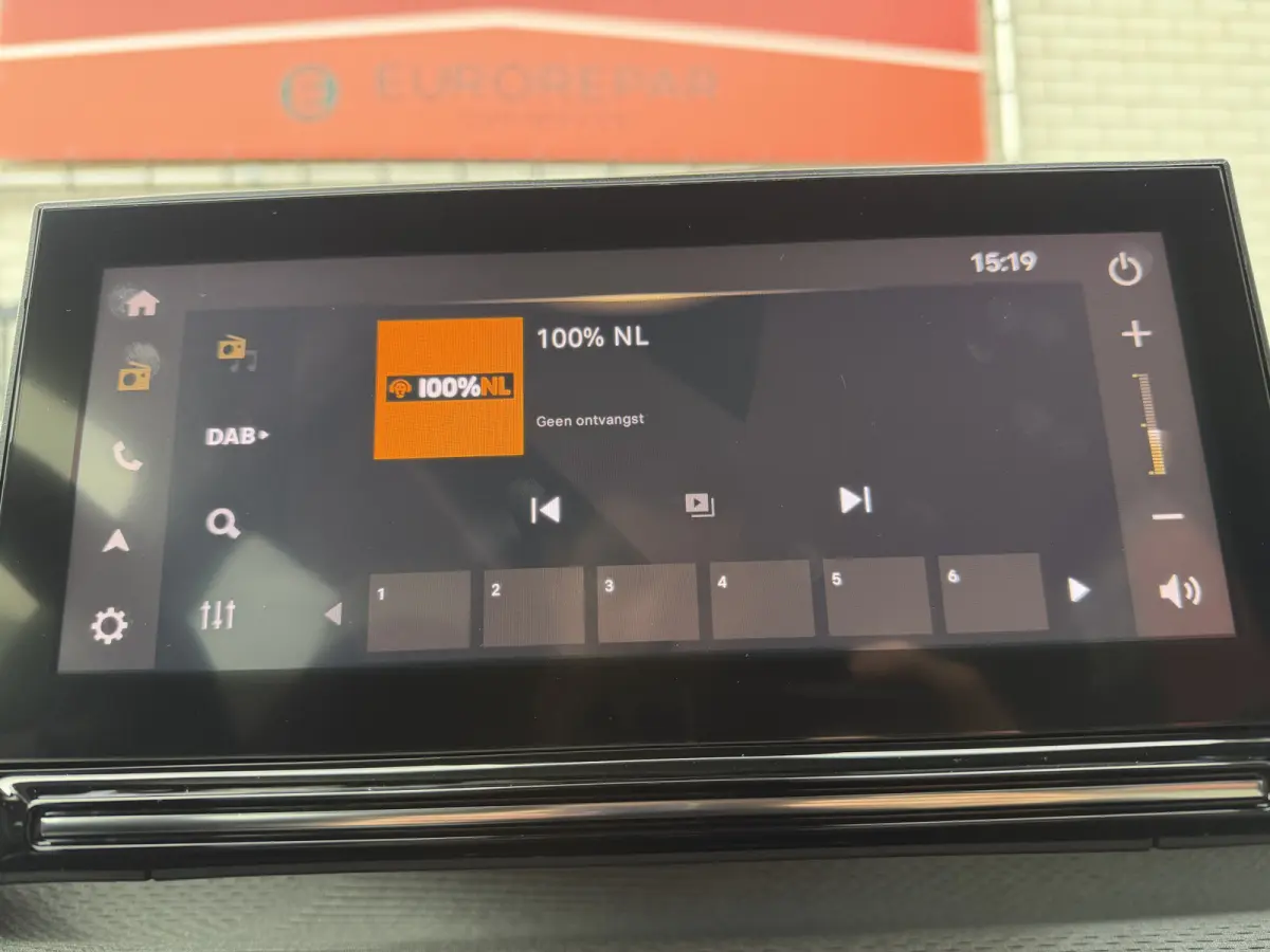 145pk Hybrid Max (Camera - Parkeersensoren V+A - LED - Navigatie - Automatische Airco - Dodehoek detectie - Apple Carplay)