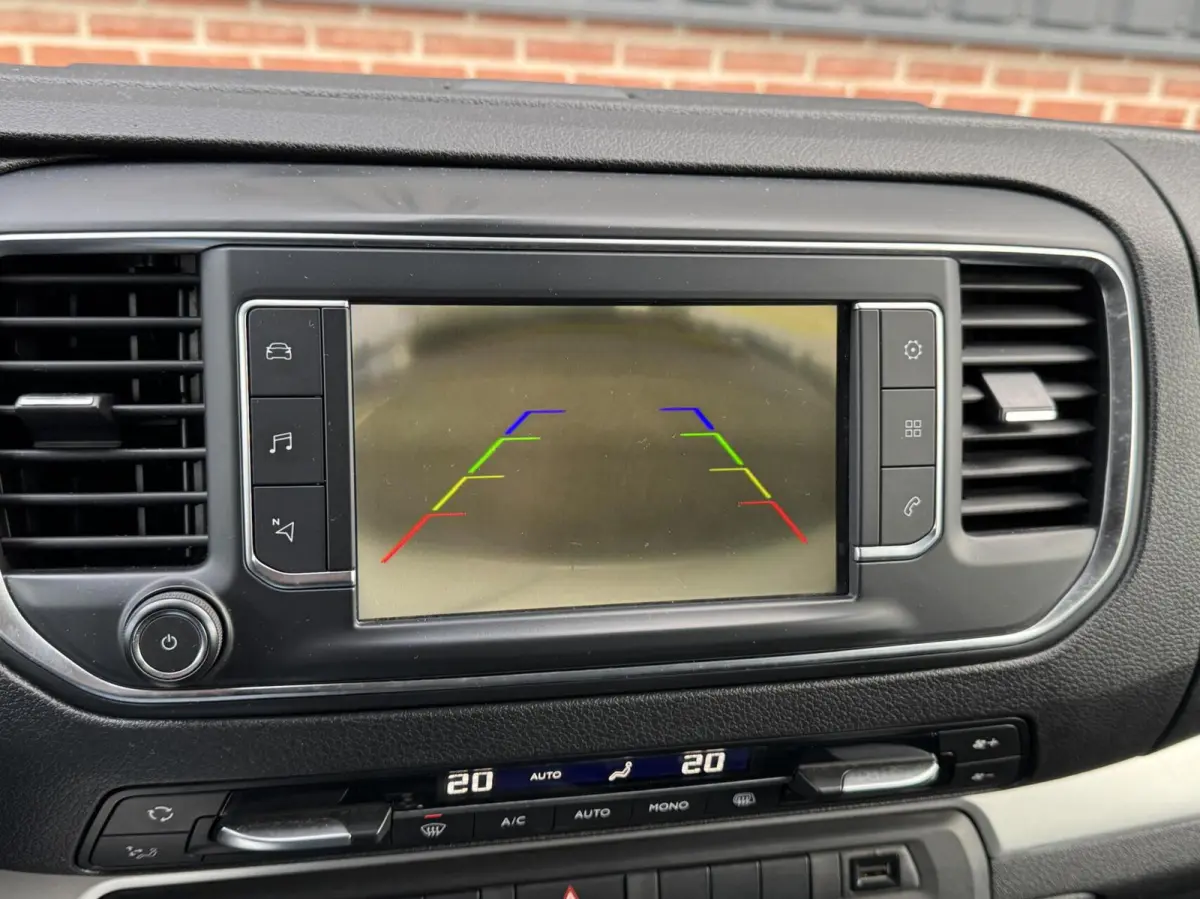 2.0 D-4D 123pk Black Line Trekhaak/Carplay/Camera/Navi/Clima/17"