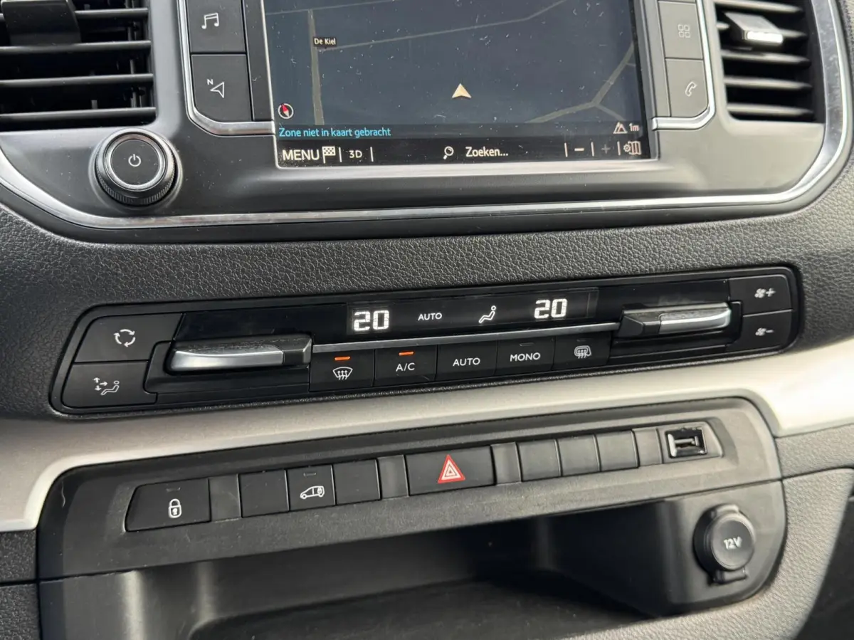 2.0 D-4D 123pk Black Line Trekhaak/Carplay/Camera/Navi/Clima/17"