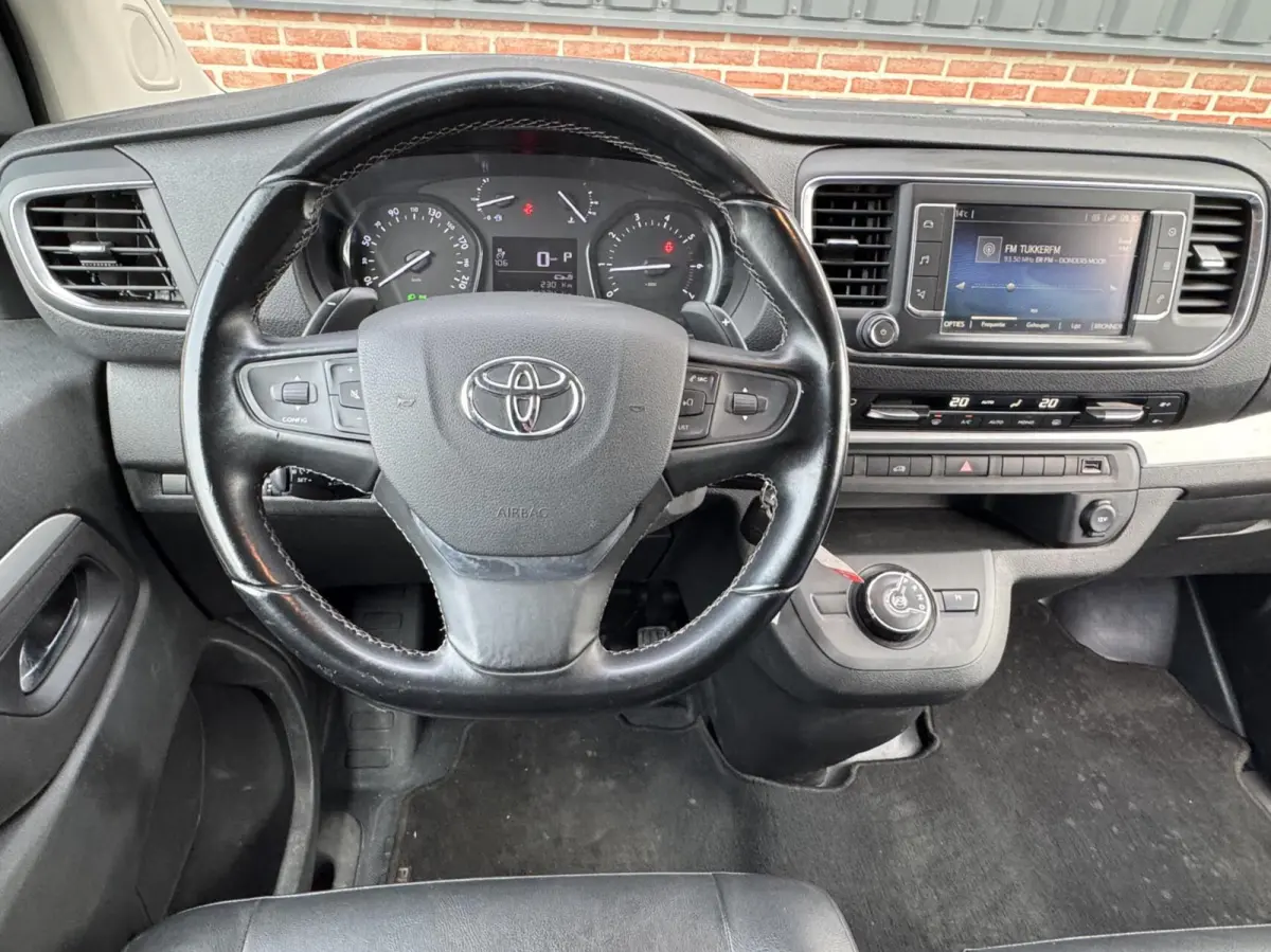 2.0 D-4D 123pk Black Line Trekhaak/Carplay/Camera/Navi/Clima/17"