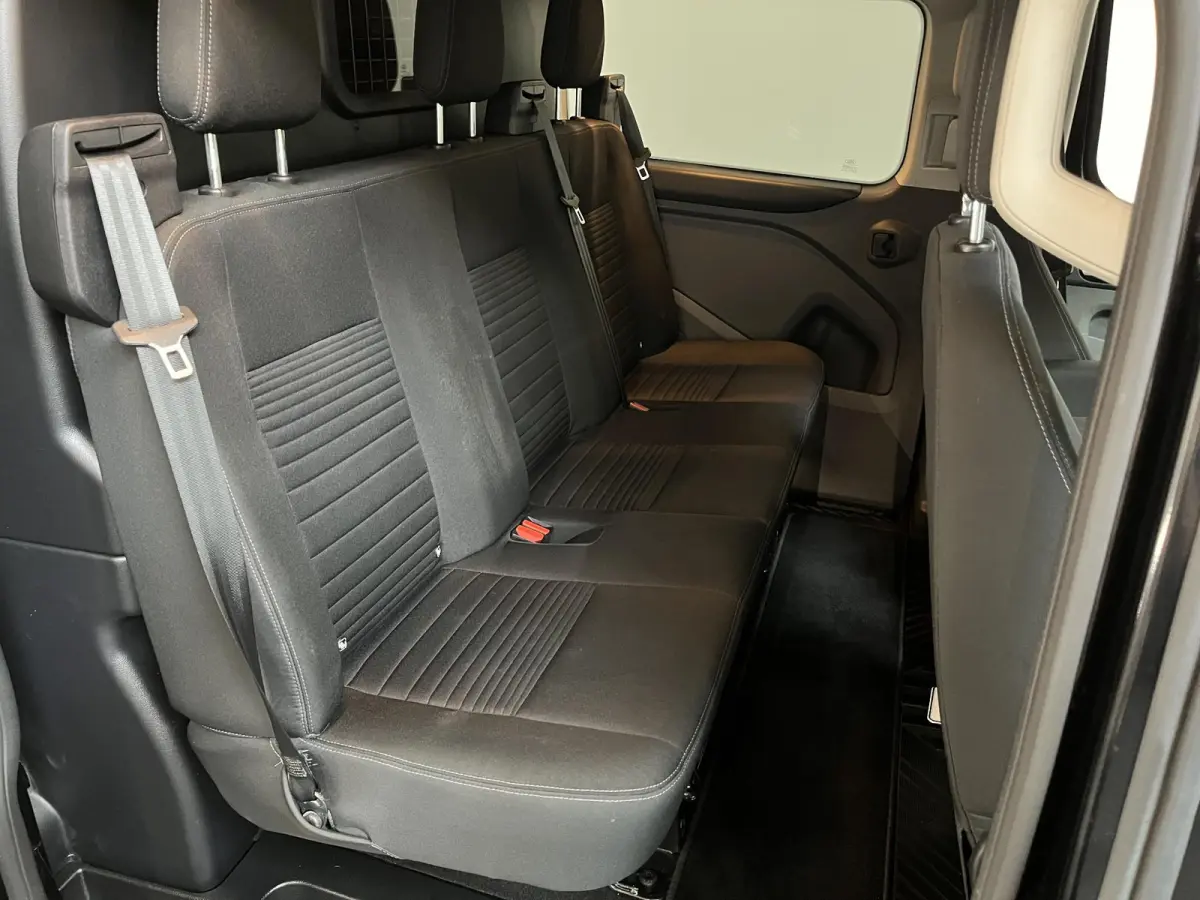 300 2.0 TDCI L2H1 Limited Dubbele cabine Navigatie Airco 2 Schuifdeuren Trekhaak Parkeersensoren Apple Carplay