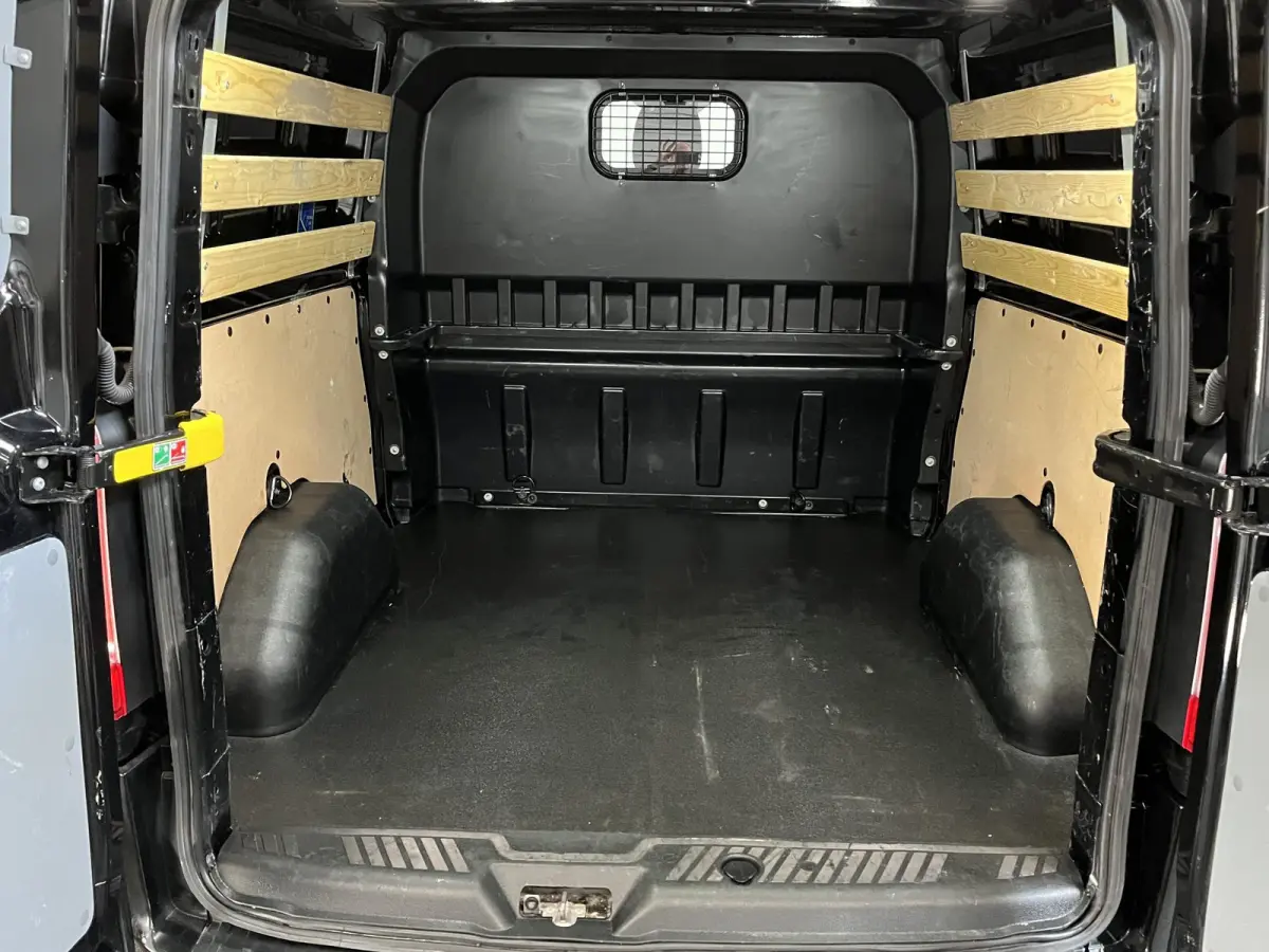 300 2.0 TDCI L2H1 Limited Dubbele cabine Navigatie Airco 2 Schuifdeuren Trekhaak Parkeersensoren Apple Carplay