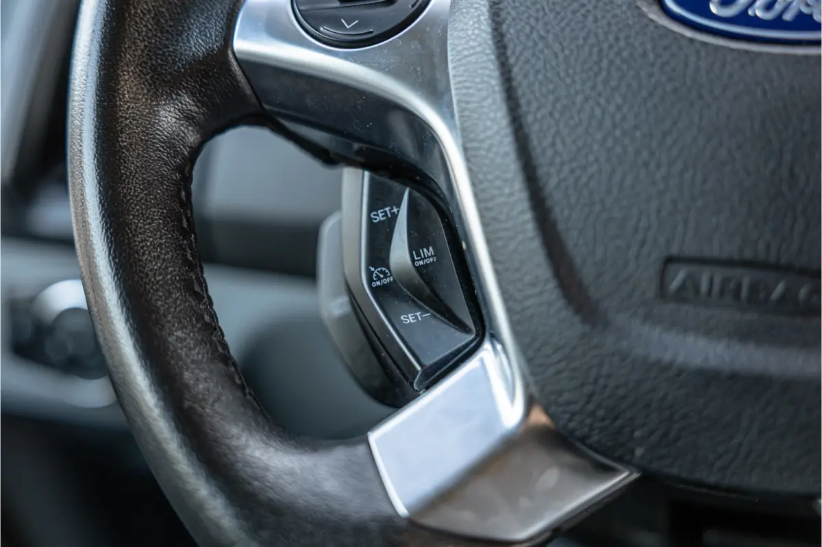 310 2.0 TDCI L2H2 | CarPlay | Navigatie | Camera | BOTT Inrichting | Airco | 3-Zitter | Cruise control