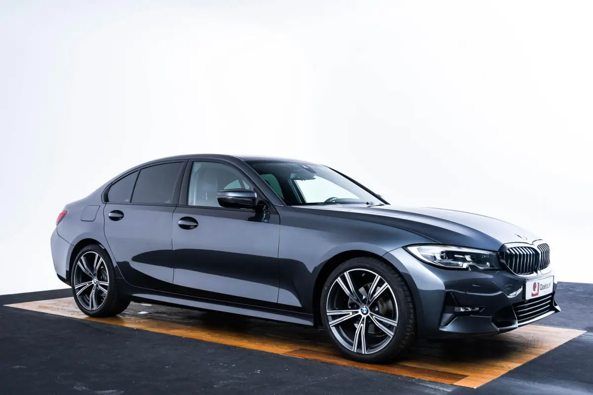 320i Executive Edition Sport Line - Head up - Sportstoelen - Cruise control - PDC voor/achter - Geluidswerende ruiten voor - Elektrisch verwarmde voorstoelen -