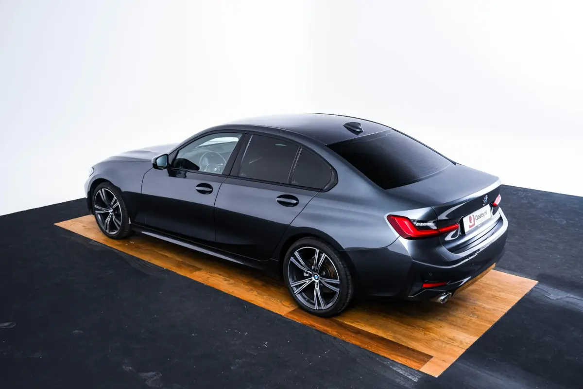320i Executive Edition Sport Line - Head up - Sportstoelen - Cruise control - PDC voor/achter - Geluidswerende ruiten voor - Elektrisch verwarmde voorstoelen -