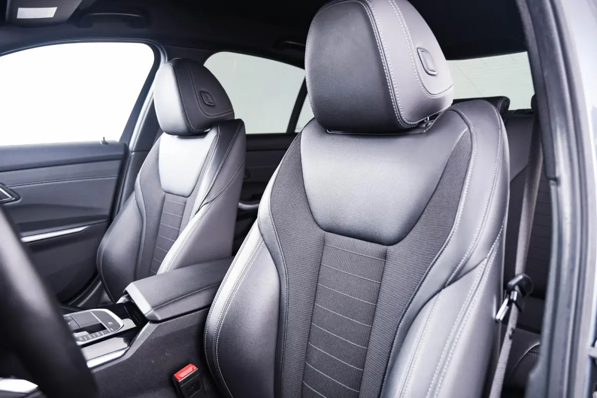 320i Executive Edition Sport Line - Head up - Sportstoelen - Cruise control - PDC voor/achter - Geluidswerende ruiten voor - Elektrisch verwarmde voorstoelen -