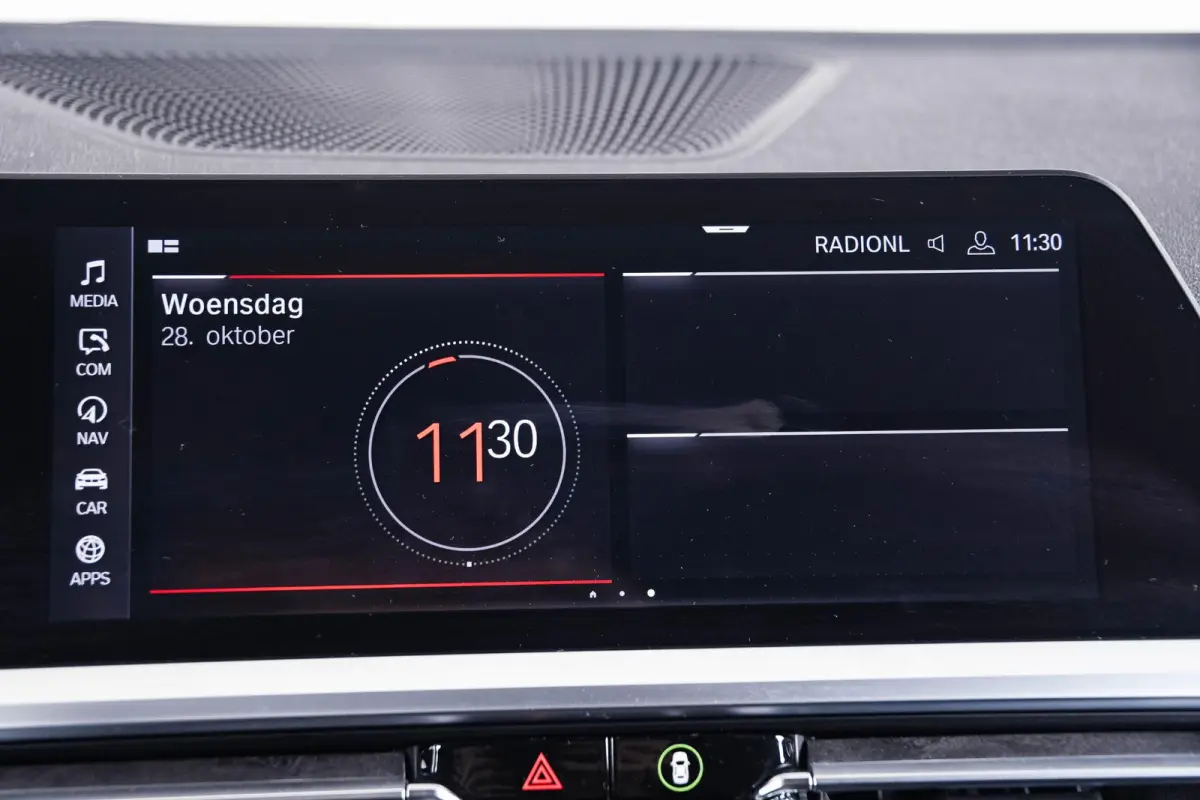 320i Executive Edition Sport Line - Head up - Sportstoelen - Cruise control - PDC voor/achter - Geluidswerende ruiten voor - Elektrisch verwarmde voorstoelen -