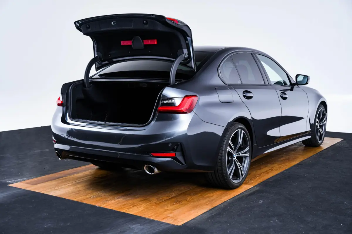 320i Executive Edition Sport Line - Head up - Sportstoelen - Cruise control - PDC voor/achter - Geluidswerende ruiten voor - Elektrisch verwarmde voorstoelen -