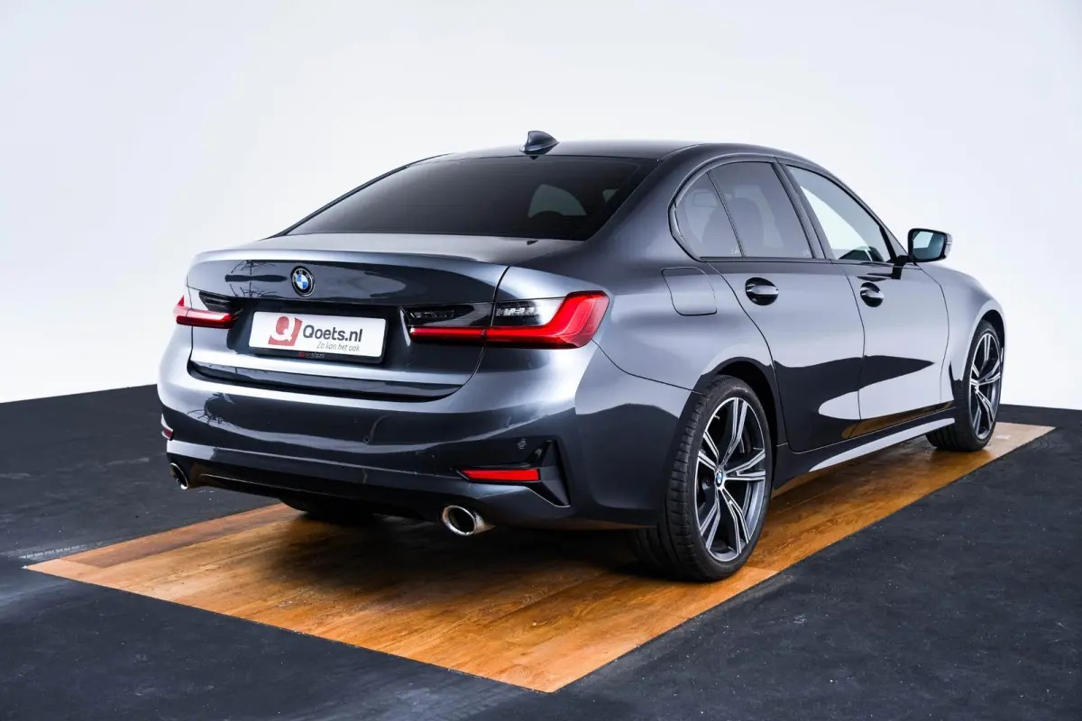 320i Executive Edition Sport Line - Head up - Sportstoelen - Cruise control - PDC voor/achter - Geluidswerende ruiten voor - Elektrisch verwarmde voorstoelen -