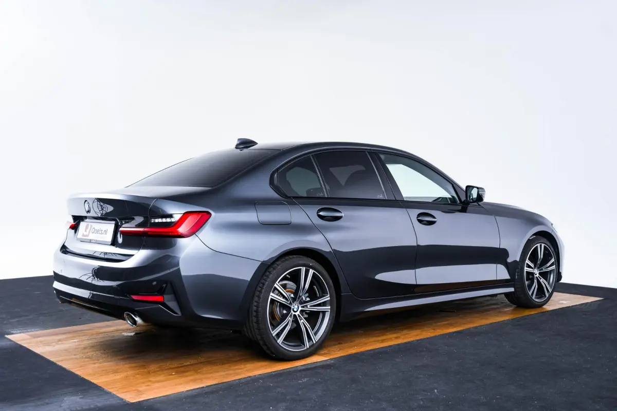 320i Executive Edition Sport Line - Head up - Sportstoelen - Cruise control - PDC voor/achter - Geluidswerende ruiten voor - Elektrisch verwarmde voorstoelen -