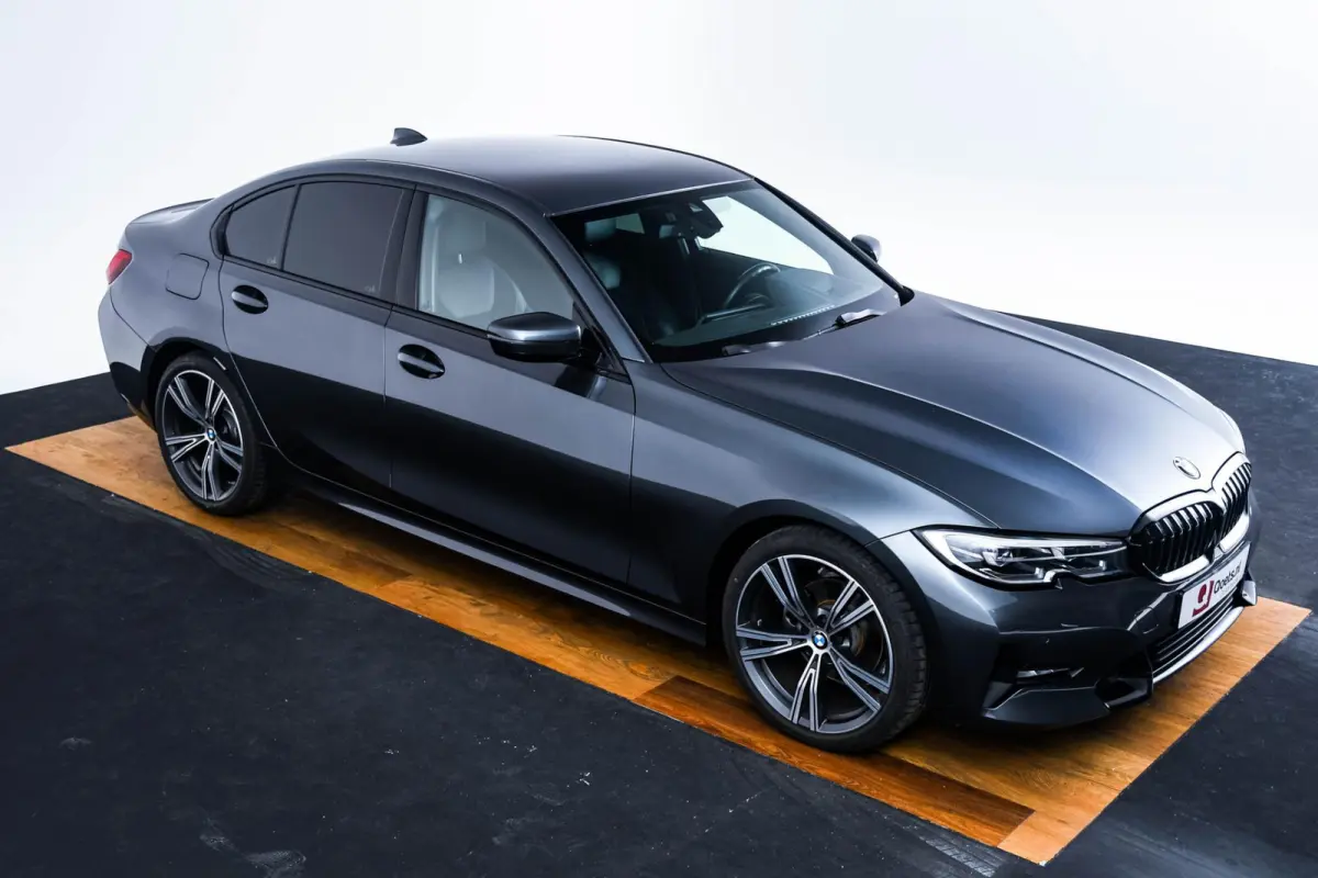 320i Executive Edition Sport Line - Head up - Sportstoelen - Cruise control - PDC voor/achter - Geluidswerende ruiten voor - Elektrisch verwarmde voorstoelen -