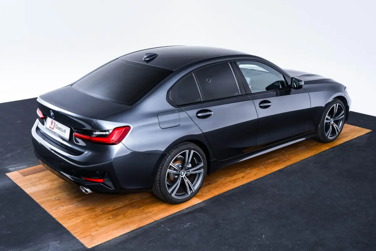 320i Executive Edition Sport Line - Head up - Sportstoelen - Cruise control - PDC voor/achter - Geluidswerende ruiten voor - Elektrisch verwarmde voorstoelen -