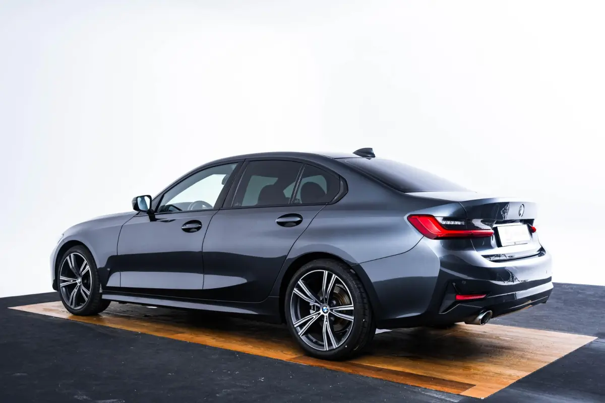 320i Executive Edition Sport Line - Head up - Sportstoelen - Cruise control - PDC voor/achter - Geluidswerende ruiten voor - Elektrisch verwarmde voorstoelen -