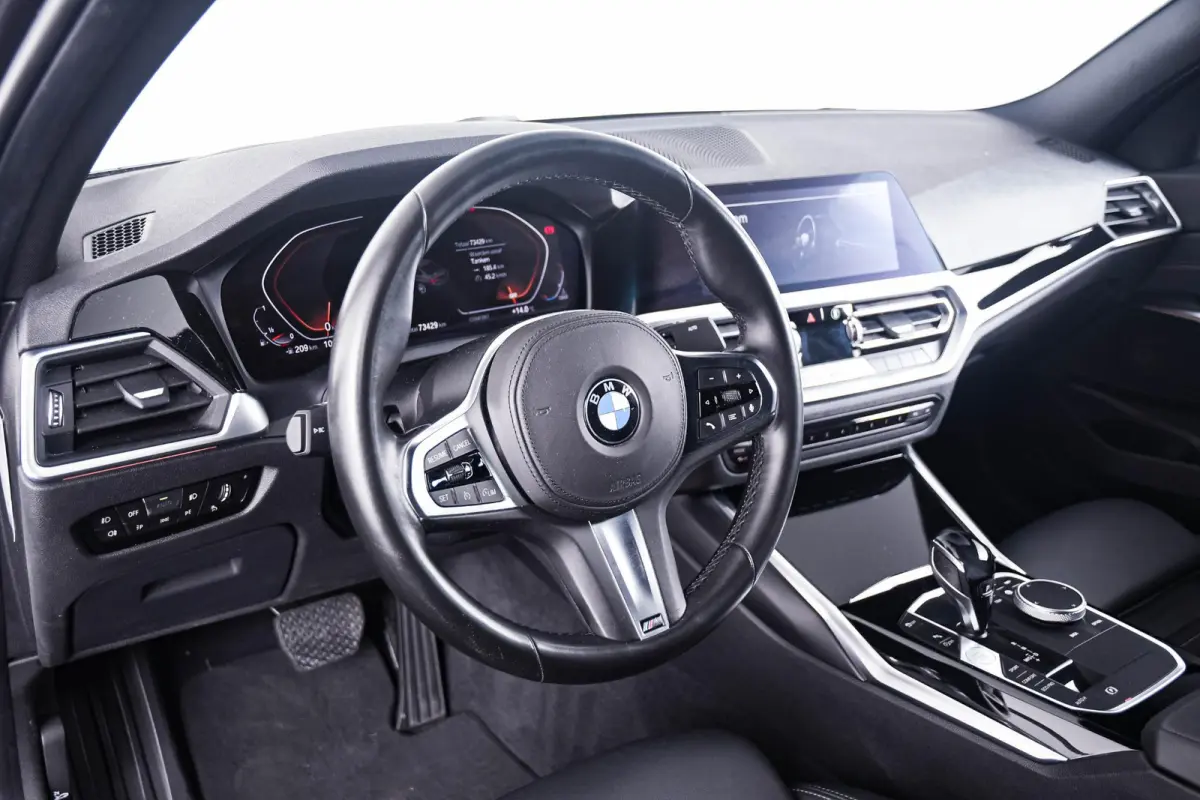 320i Executive Edition Sport Line - Head up - Sportstoelen - Cruise control - PDC voor/achter - Geluidswerende ruiten voor - Elektrisch verwarmde voorstoelen -