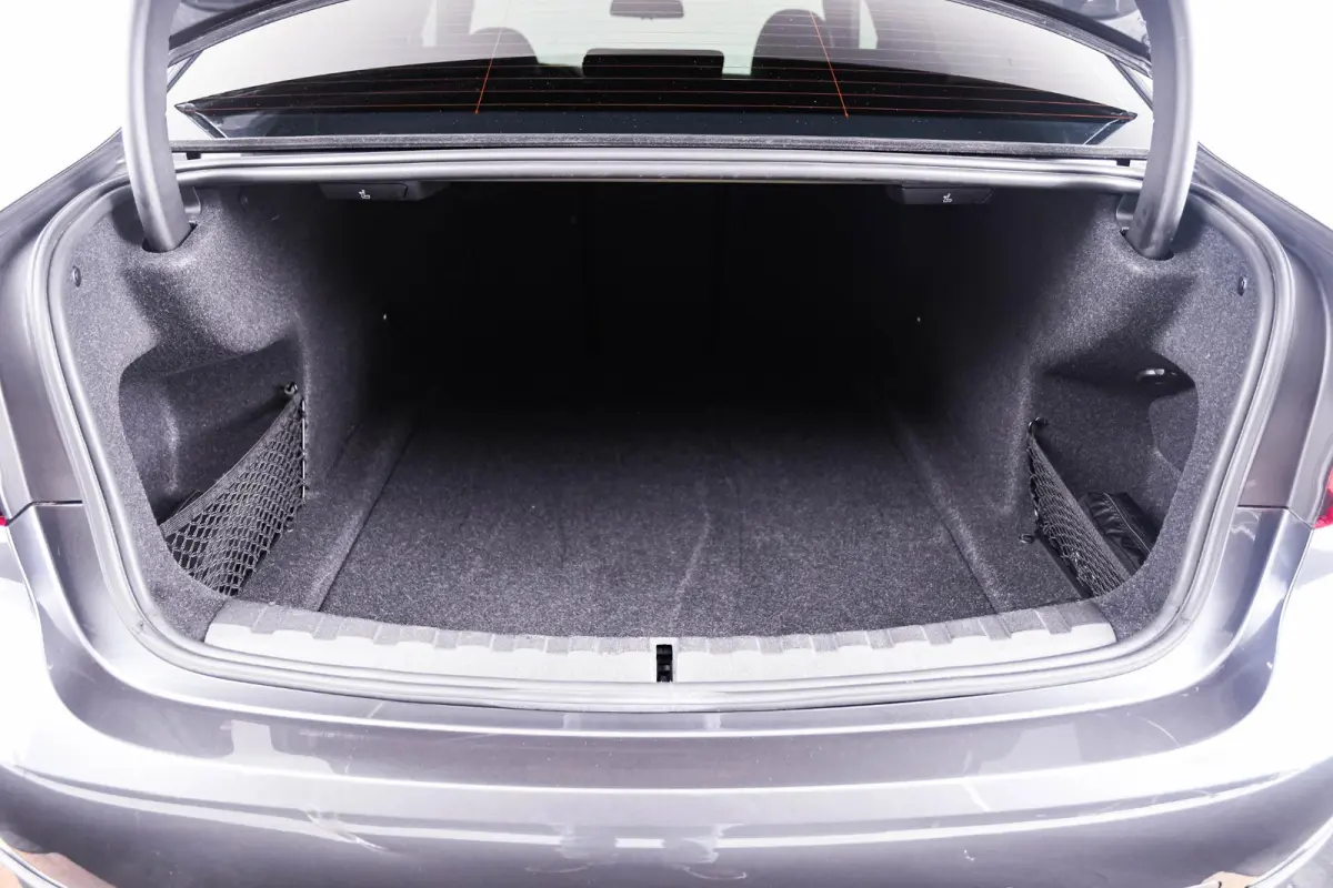 320i Executive Edition Sport Line - Head up - Sportstoelen - Cruise control - PDC voor/achter - Geluidswerende ruiten voor - Elektrisch verwarmde voorstoelen -