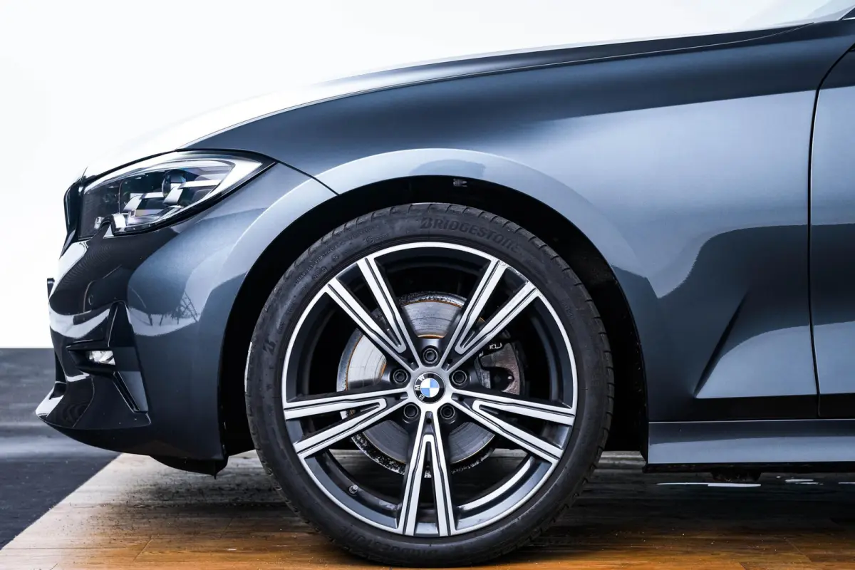 320i Executive Edition Sport Line - Head up - Sportstoelen - Cruise control - PDC voor/achter - Geluidswerende ruiten voor - Elektrisch verwarmde voorstoelen -