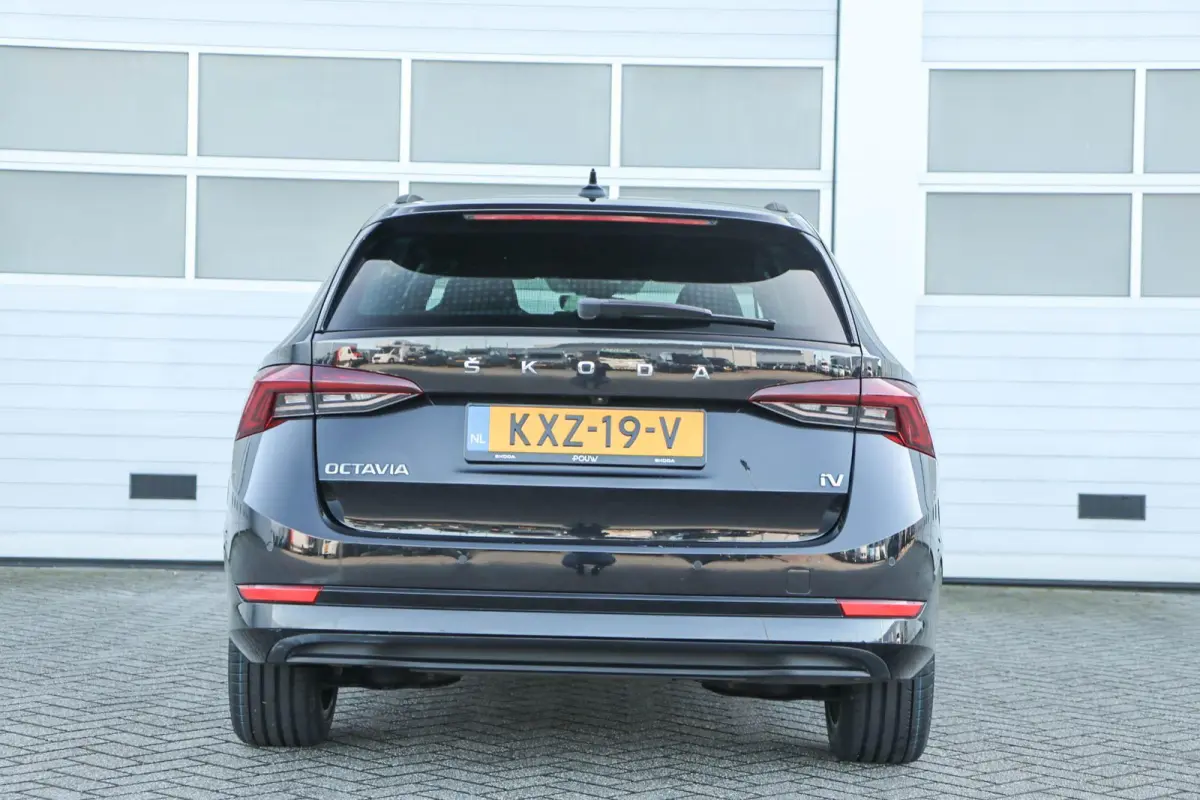 1.4 TSI 204pk iV PHEV Sportline Business | SoH 93% | Panoramadak | Stoelverwarming | Head-up Display | Achteruitrijcamera