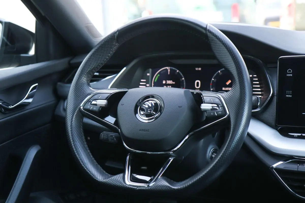 1.4 TSI 204pk iV PHEV Sportline Business | SoH 93% | Panoramadak | Stoelverwarming | Head-up Display | Achteruitrijcamera